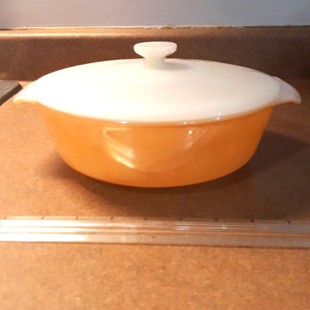 1.5 Quart FIRE KING covered dish